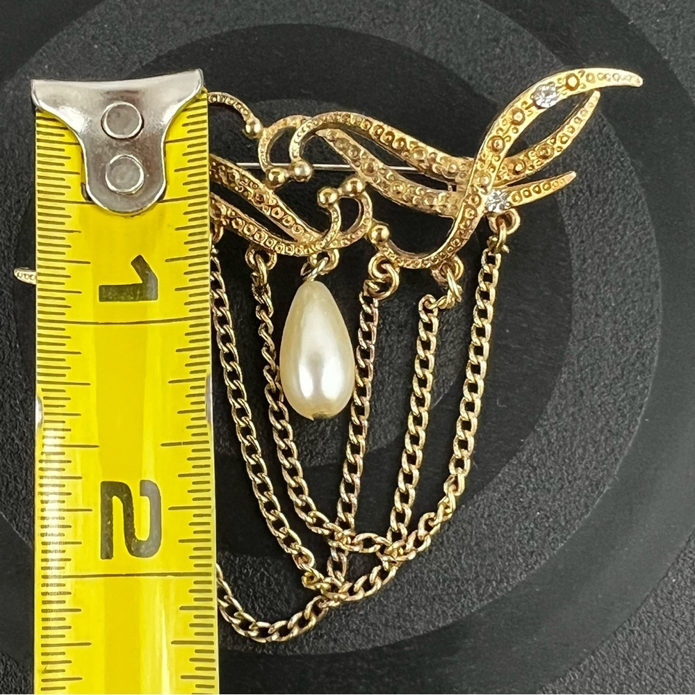 Vintage Gold Tone Brooch w/ Faux Pearl - Picture 8 of 9